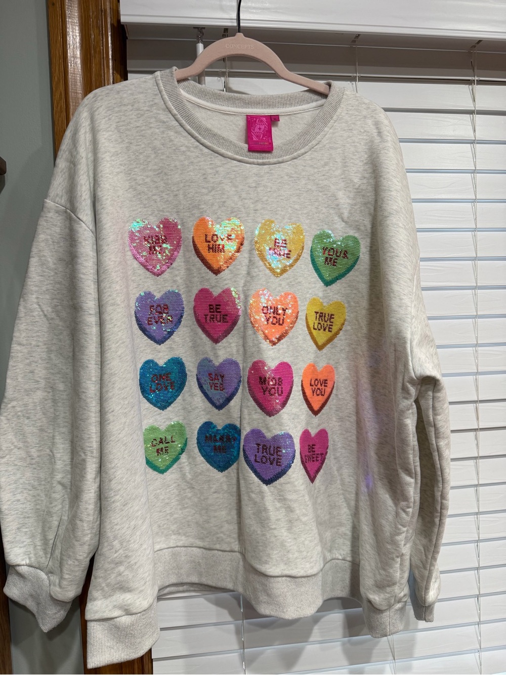 QUEEN OF SPARKLES Cream Sweatshirt with Multicolor Sequin Hearts
